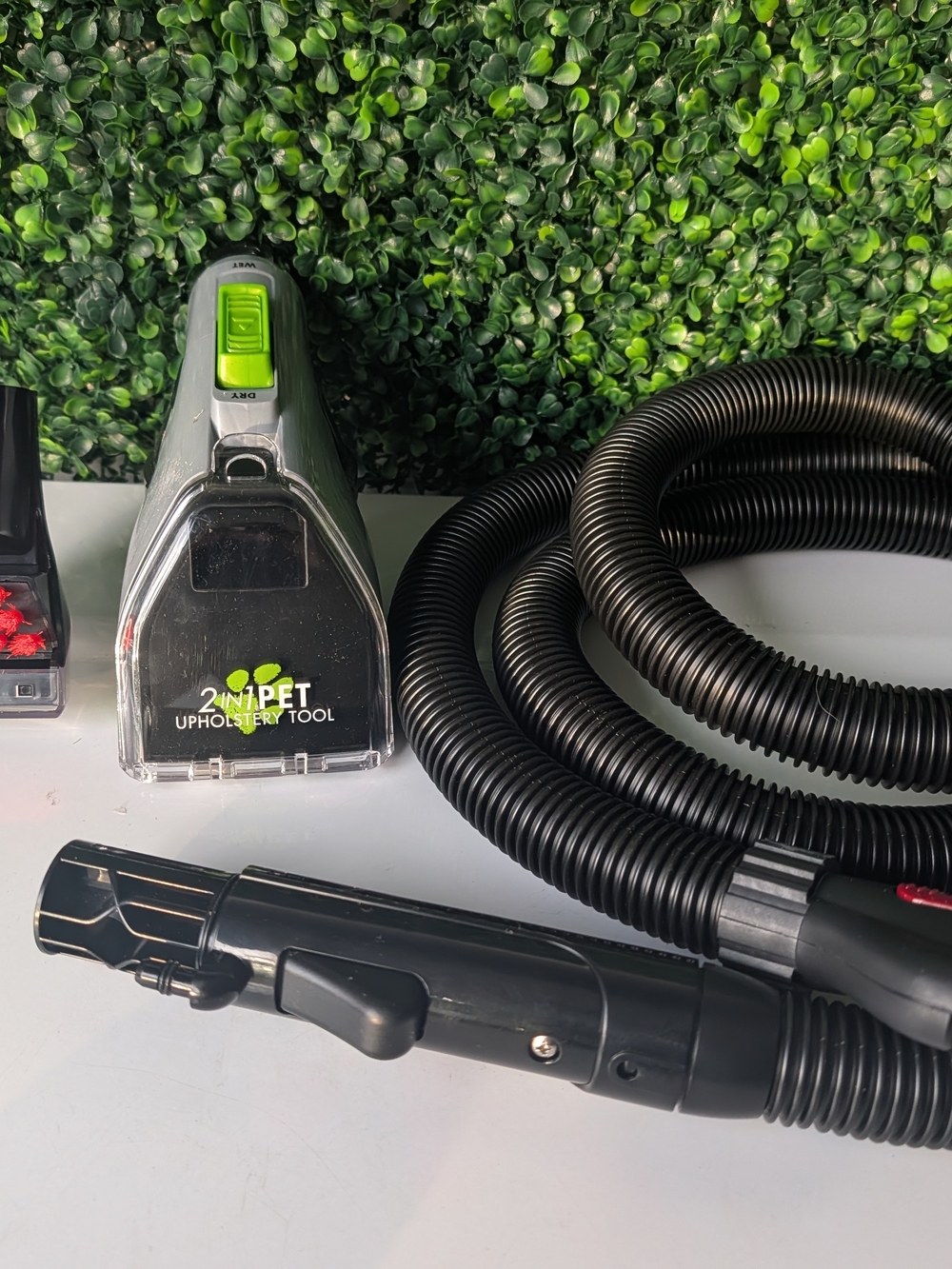2 in 1 Pet Upholstery Tool - Black and Green